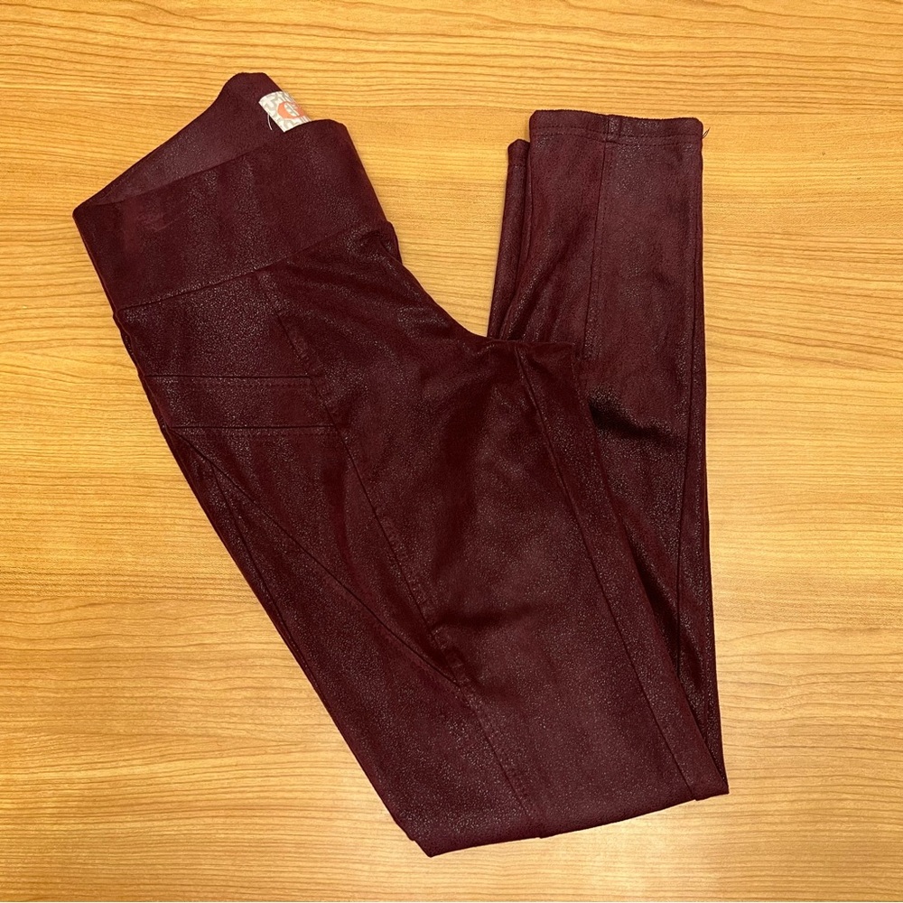 GB Burgundy Textured Metallic Moto Leggings Womens Medium Maroon Pants